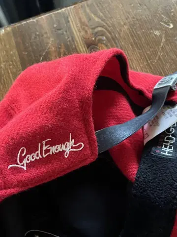 GOODENOUGHFEELT "G" 로고 울 캡 레드 빨간색