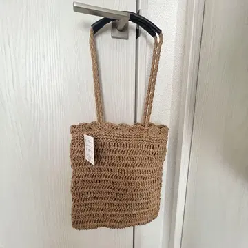 베이지 바스켓백 꽃 무늬