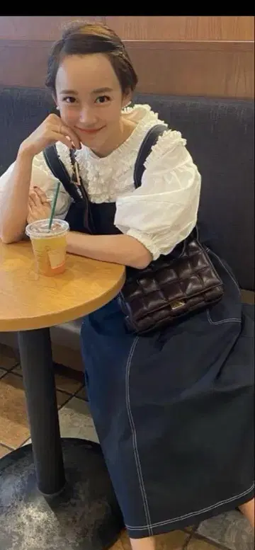 로지몬스터 미니 프릴 블라우스 화이트