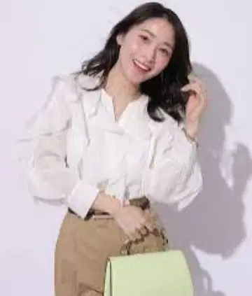 미사용 새상품 택 포함 아푸와이저 리셰 시어 프릴 7부 소매 블라우스