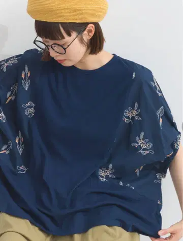 꽃무늬 자수 티셔츠 네이비 Lupilien 루피리안 나츄란