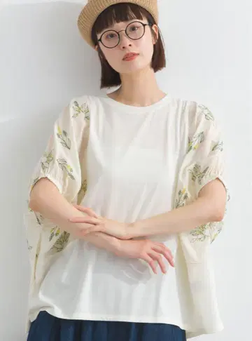 꽃무늬 자수 티셔츠 화이트 Lupilien 루피리안 나츄란
