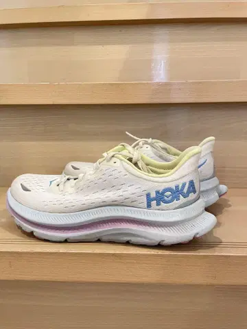 HOKA 러닝화 KAWANA 23cm