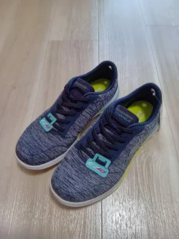 스케쳐스 GOwalk 네이비 스니커즈
