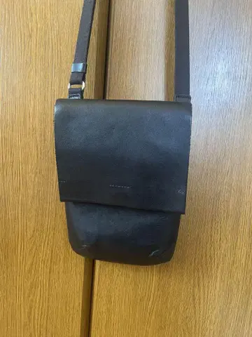 블랙 가죽 사코슈