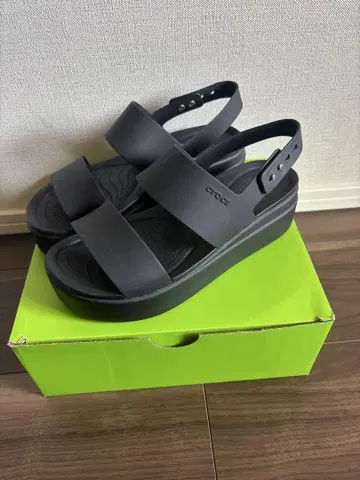 Crocs 샌들