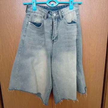 컷오프 데님 하프 팬츠