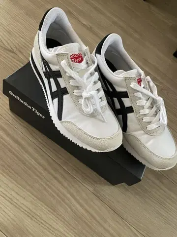 미사용 새상품 오니츠카타이거 스니커즈 23.5cm