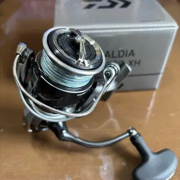 다이와 25 카르디아 LT3000-XH 몇 번 사용한 제품