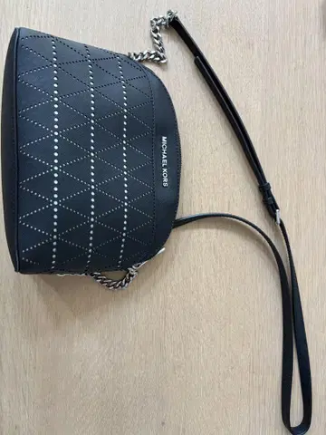 마이클코어스 블랙 숄더백