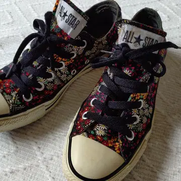 ALL STAR 꽃무늬 로우 컷 스니커즈