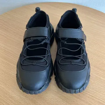 새상품 LEPSIM 블랙 크로스 업 스니커즈 통굽 24cm L 경량