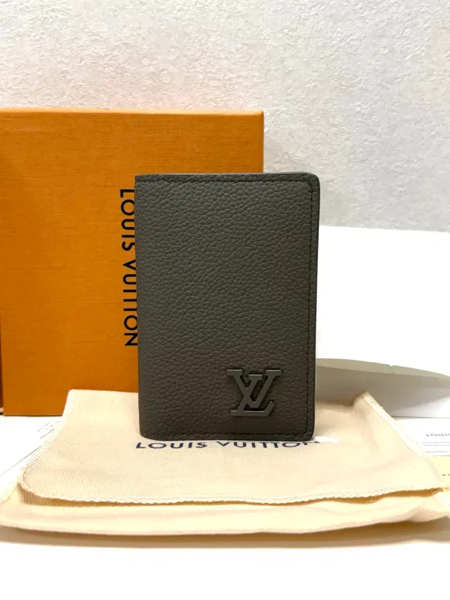 (Department Store New Product Condition) Louis Vuitton Aerogram Pocket Organizer Card Wallet
