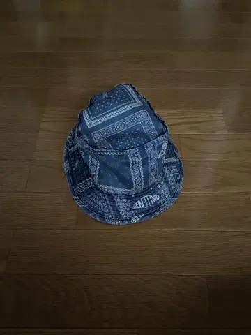 CHALLENGER 반다나 패턴 버킷 햇