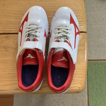 Mizuno 화이트 레드 스파이크 슈즈