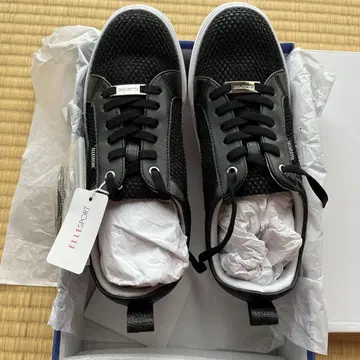 LILLYSPORT 블랙 스니커즈