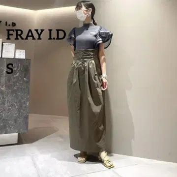 새상품급 FRAY I.D 하이웨스트 I 라인 스커트 S