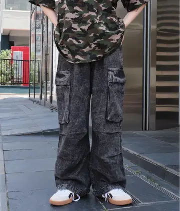 다크 그레이 데님 카고 팬츠 워시드 가공