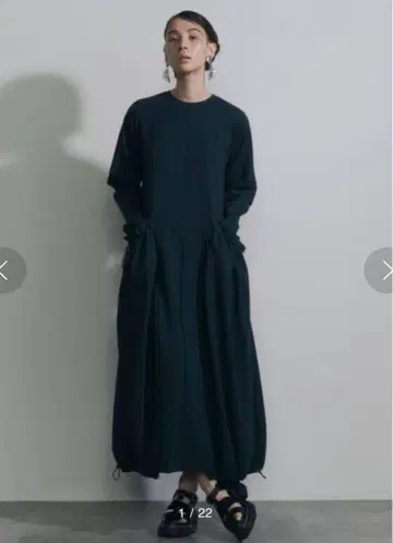 UN3D. 사이드 개더 컷 원피스