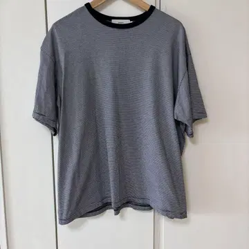 그라프페이퍼 스트라이프 티셔츠 GU231-70321B
