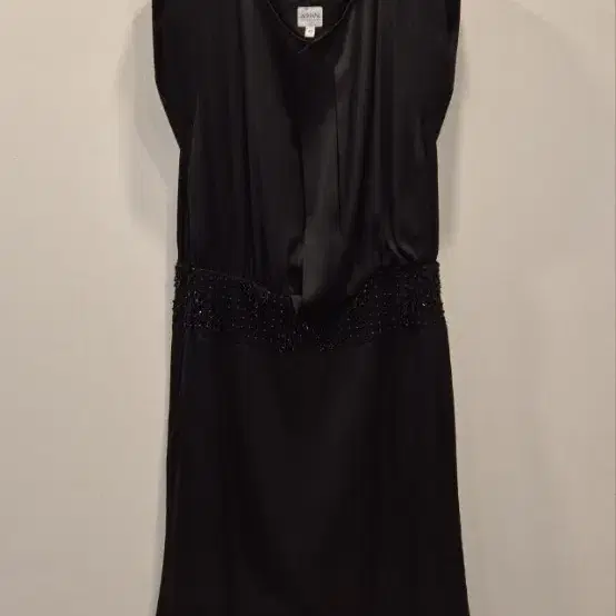 ARMANI COLLEZIONI ブラック ワンピース 42 Armani Collezioni 42 Black Onepiece on Bunjang Global Site.
