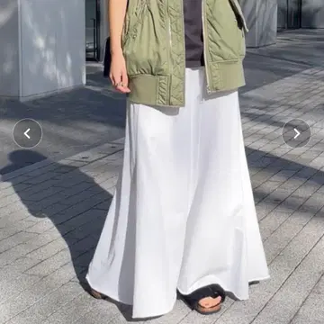 spick&span 루즈 플레어 스커트 화이트 M 사이즈