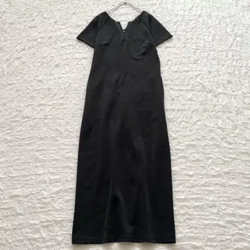 벌스데이 바쉬 [S] KEY NECK I LINE DRESS 반팔