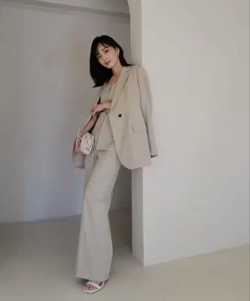 애뉴언스 베이지 셋업 베어 탑