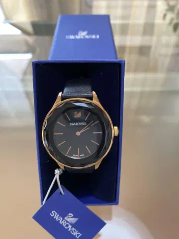 SWAROVSKI 블랙 골드 손목시계