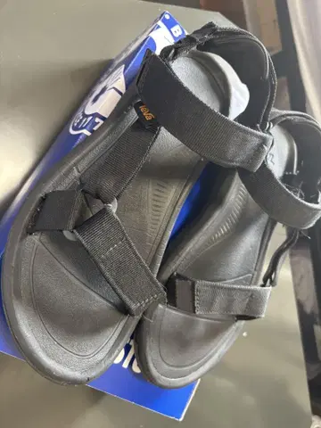 Teva 블랙 스포츠 샌들