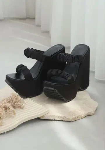Darich 새틴 플랫폼 샌들