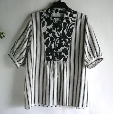 SUM1STYLE 스미 스타일 보타니컬 무늬 절개 개더 블라우스