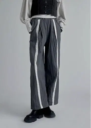 WILLFULLY 윌프리 센터라인 와이드 나일론 팬츠