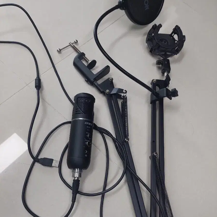 Joytron All Master USB Microphone for Broadcasting on Bunjang Global Site.