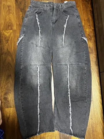 데미지 가공 그레이 와이드 레그 데님 팬츠