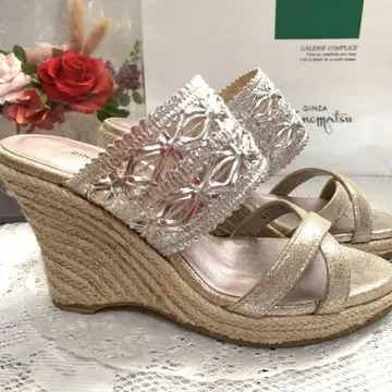 긴자 카네마츠 웨지 샌들 실버 22.5