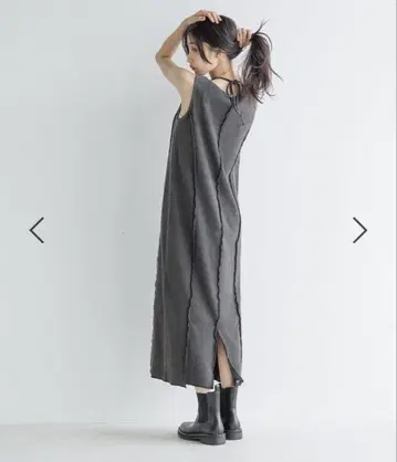 LOWRYSFARM 파우더 블리치 슬리브리스 원피스