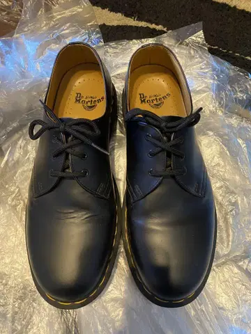Dr. Martens 블랙 가죽 신발