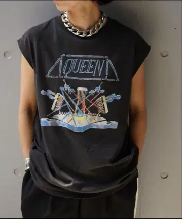 QUEEN 슬리브리스 티셔츠 블랙