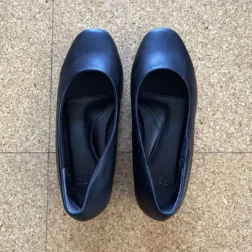 피로하지 않는 넓은 블랙 펌프스 23.5cm