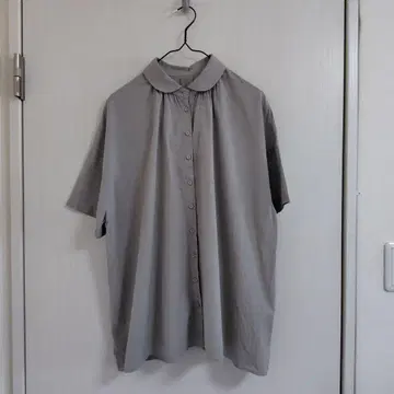휴일과 시 반팔 블라우스