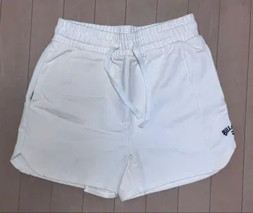빌라봉 화이트 숏 팬츠