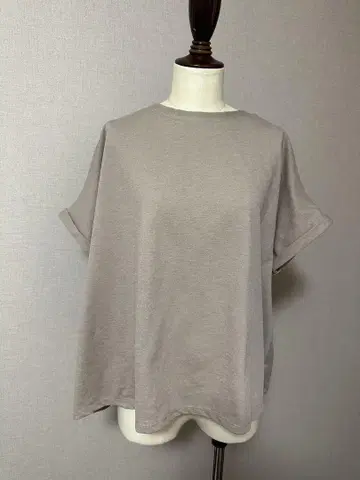 운모 앤 딜 플레어 티셔츠