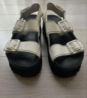 H&M DIVIDED 컴포트 샌들 버클 EUR 39