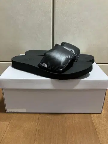 The North Face 블랙 눕시 슬라이드 23cm 새상품