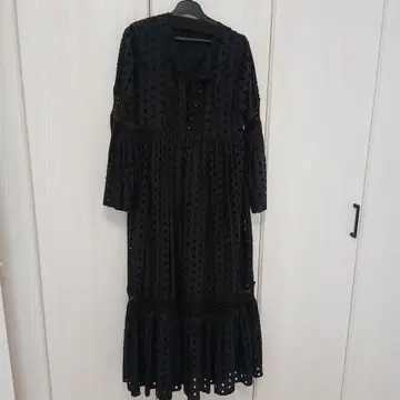 프리다 자수 패턴 블랙 롱 원피스