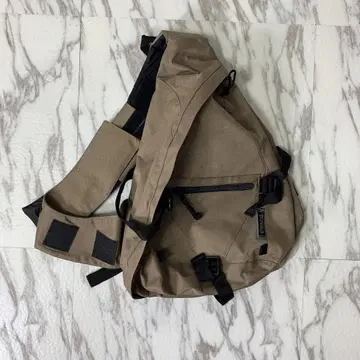 00s y2k 원 숄더 베이지 대용량 슬링 백 테크 로고