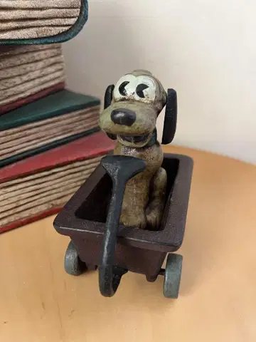 디즈니 토이 컬렉션 철제 피규어. 플루토