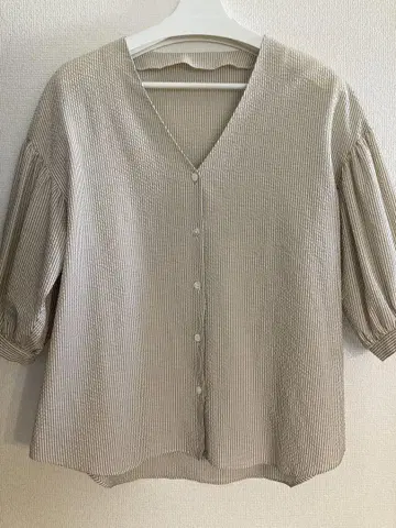 BLACK by moussy 베이지 계열 스트라이프 V넥 반소매 셔츠