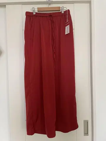 두클라쎄 새틴 와이드 팬츠